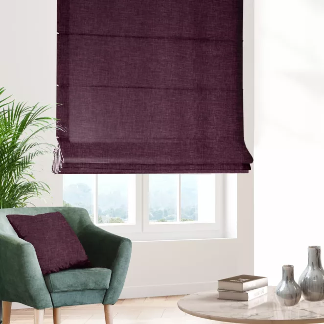 Roleta rzymska fioletowa z tkaniny zaciemniającej typu dimout o naturalnym splocie, z efektem melanżu