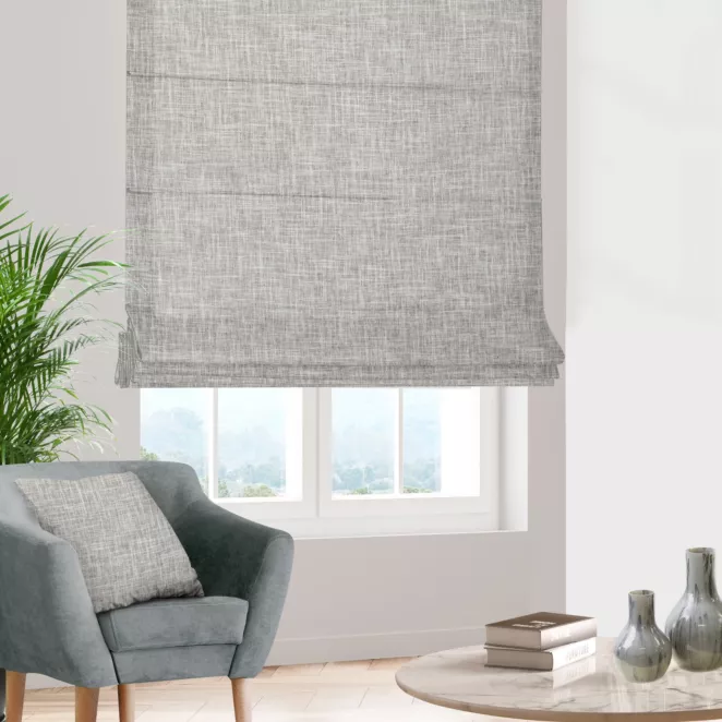 Roleta rzymska popielata o naturalnym, luźnym splocie w stylu eko