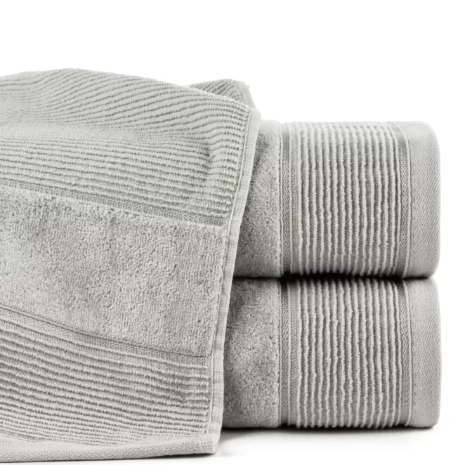 Ręcznik kąpielowy 50x90 cm bawełniany kolor srebrny z welurową bordiurą 500 g/m2 EMMA