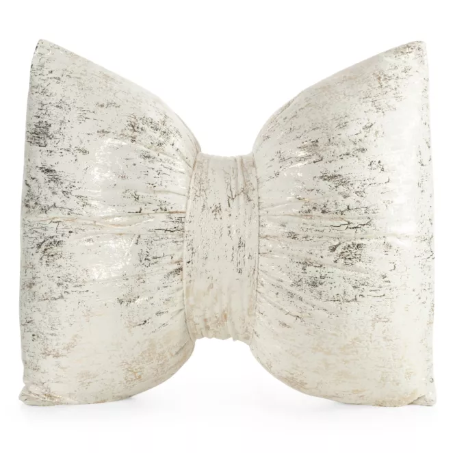 Poduszka 45x55 cm welwetowa kolor kremowy w kształcie kokardy z przecieranym lśniącym wzorem KODARDA 1