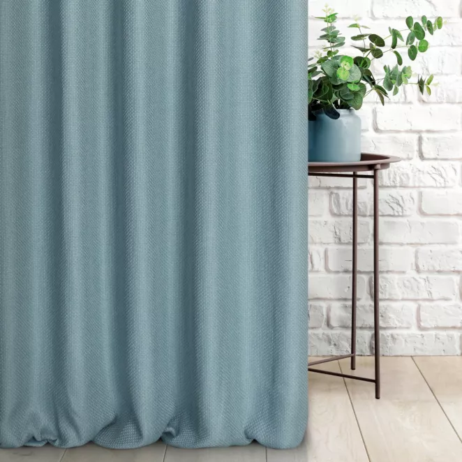 Zasłona szyta na taśmie 5 cm błękitna z strukturalnej tkaniny o naturalnym splocie