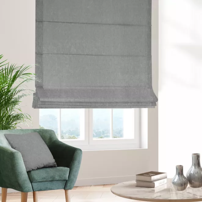 Roleta rzymska srebrna z miękkiej tkaniny szenilowej typu dimout o naturalnym splocie