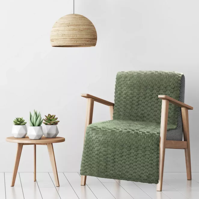 Narzuta na fotel-koc 70x160 cm ciemnooliwkowy miękka i miła w dotyku z wytłaczanym wzorem 3D CINDY 6 Design 91