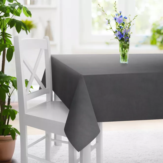 Obrus szyty grafitowy z miękkiej tkaniny o welurowej strukturze i wyraźnym splocie