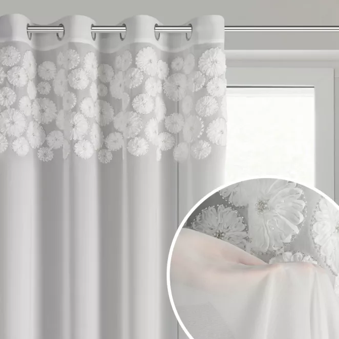 Firana biała z szyfonu zdobiona aplikacją 3D w kwiaty z perełkami 140x270 cm przelotka - GISELA