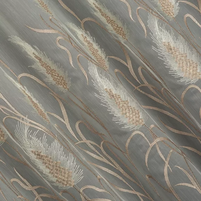 P287/3 Firana szyta na taśmie 5 cm naturalno beżowa z delikatnej tkaniny typu aden, wykończonej roślinnym haftem