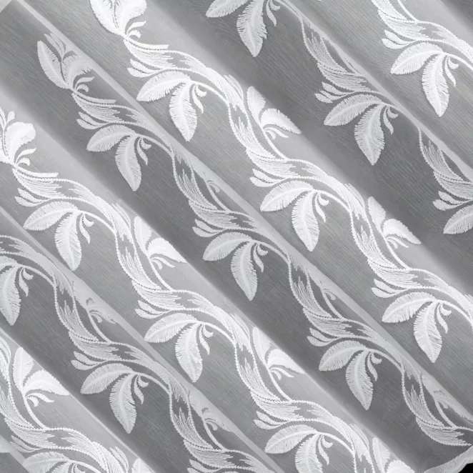 L191/3 Firana szyta na taśmie 5 cm biała z tkaniny z efektem deszczyku, zdobionej roślinnym haftem