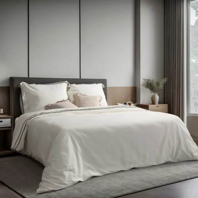 Pościel 160x200 cm z bawełny ranforce kolor kremowy zdobiona kontrastową tasiemką REINA 38A  - kolekcja TOLEDO