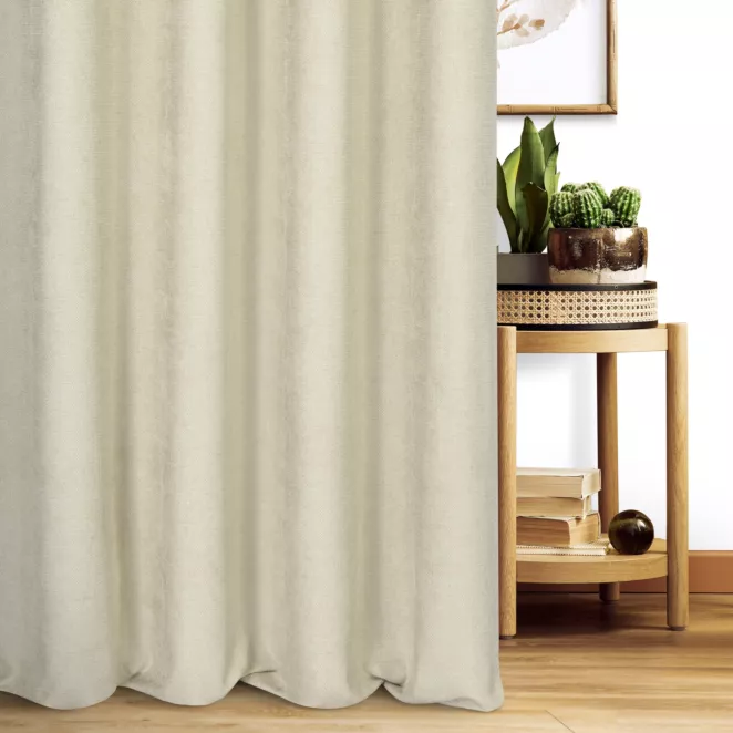 Zasłona szyta na taśmie 5 cm jasnobeżowa z miękkiej w dotyku tkaniny szenilowej
