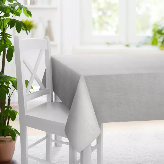 Obrus szyty popielaty z miękkiej matowej tkaniny szenilowej o naturalnym splocie