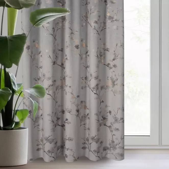 Zasłona welwetowa srebrno, szampańska z nadrukiem kwiatu jabłoni 140x270 cm taśma - SELENA