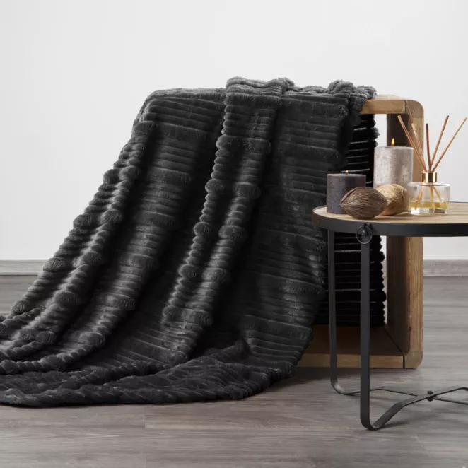 Koc 150x200 cm czarny, typu flano z wzorem 3D NINA