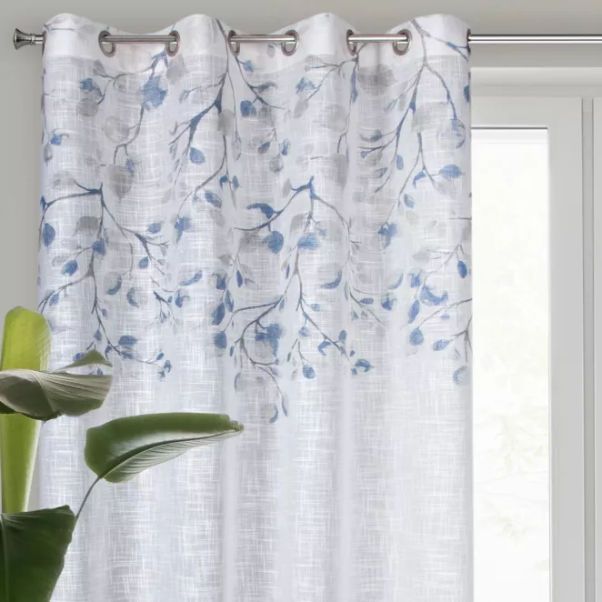 Zasłona biało, granatowa z wzorem kwitnących gałązek z delikatnej etaminy 140x250 cm przelotka - ANA