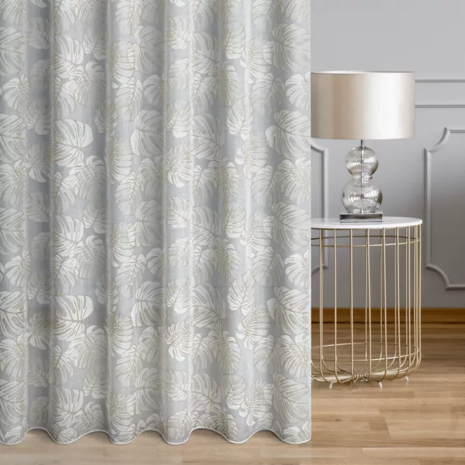 Firana szyta na taśmie 5 cm biało złota z tkaniny typu ETAMINA z delikatnie połyskującym, botanicznym nadrukiem na całości tkaniny, wykończona obciążnikiem
