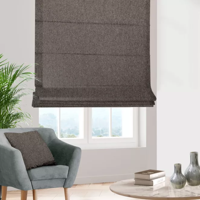 Roleta rzymska jasnobrązowa z tkaniny bukla z efektem melanżu