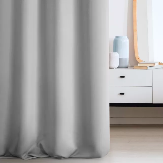 Zasłona szyta na taśmie 5 cm szara z gładkiej tkaniny zaciemniającej typu dimout