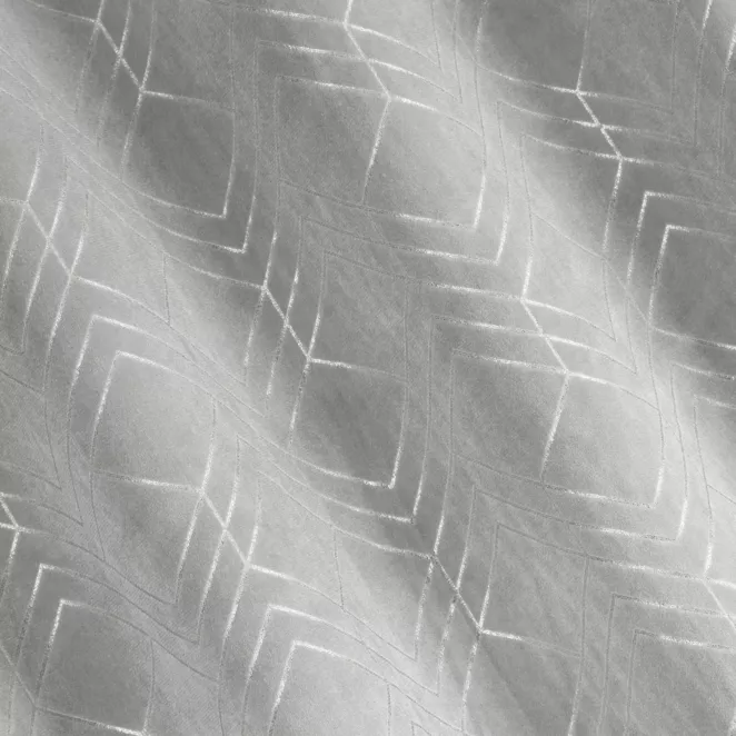 R153/1 Zasłona szyta na taśmie 5 cm ISMENA jasnoszara z tkaniny welwetowej z geometrycznym błyszczącym nadrukiem