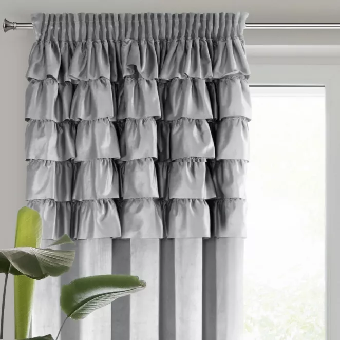 Zasłona welwetowa srebrna zdobiona falbanami 140x270 cm taśma - AURA