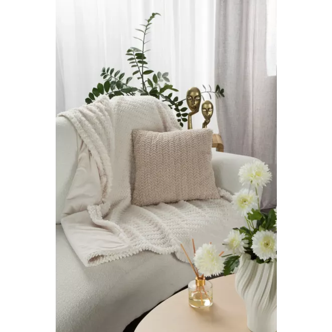 Narzuta-koc kremowy 130x170 cm z przyjemnego futerka LARIS