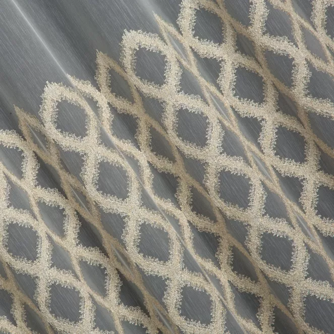 L114/2 Firana szyta na taśmie 5 cm kremowo złota z matowej tkaniny ADEN zdobionej geometrycznym haftem z dodatkiem złotej nici