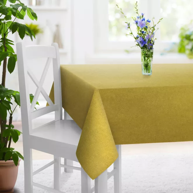 Obrus szyty musztardowy z miękkiej w dotyku tkaniny szenilowej
