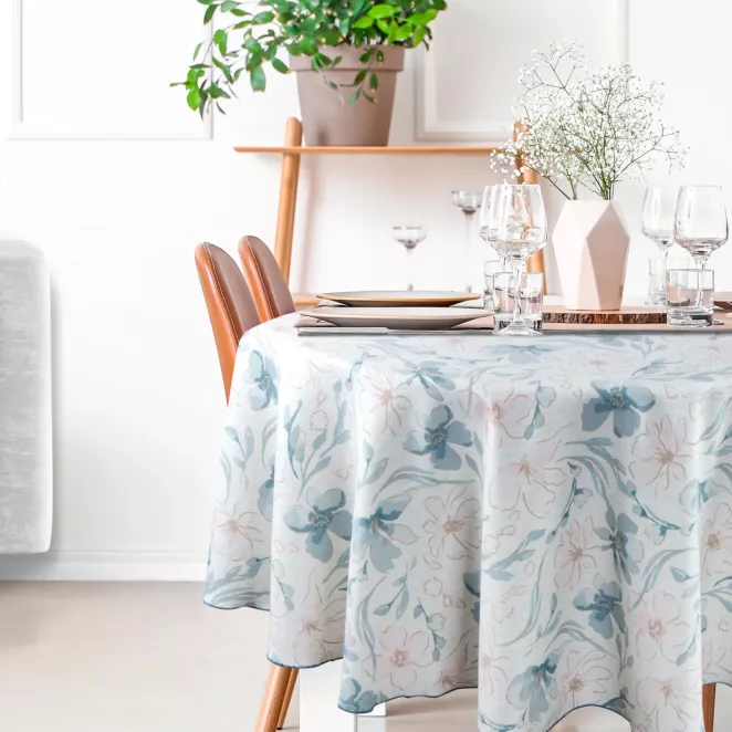 Obrus okrągły naturalno, jasnoniebieski średnica 150 cm INES 10 z nadrukowanym motywem pastelowych kwiatów