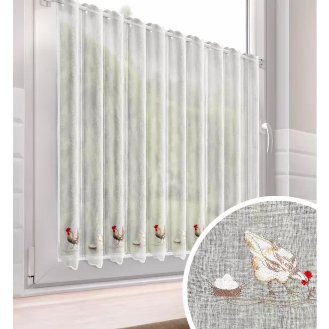 Tkanina firanowa zazdrostka zdobiona haftem uroczych kogutów
