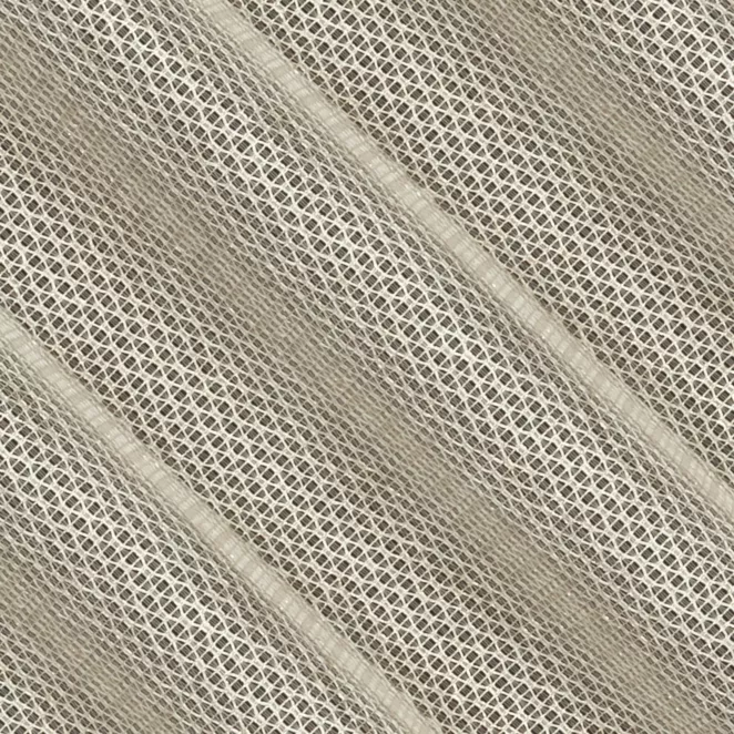 M221/1 Firana szyta na taśmie 5 cm beżowa z siatki tkanej w drobny wzór, przetykanej błyszczącą nicią, wykończona obciążnikiem Italissima Eva Minge