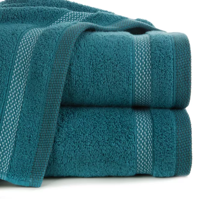 Ręcznik kąpielowy 50x90 cm bawełniany kolor morski zero twist z bordiurą w paski 400 g/m2 RIKI