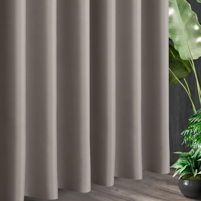 Tkanina zasłonowa gładka z gatunku blackout