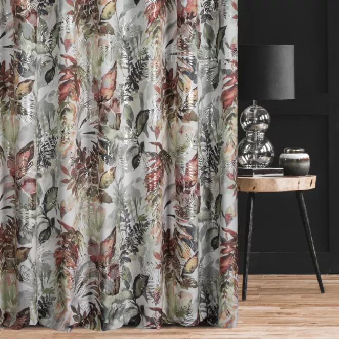 Zasłona szyta na taśmie 5 cm biało ruda miękka, welwetowa, z nadrukowanym motywem botanicznym i błyszczącymi elementami