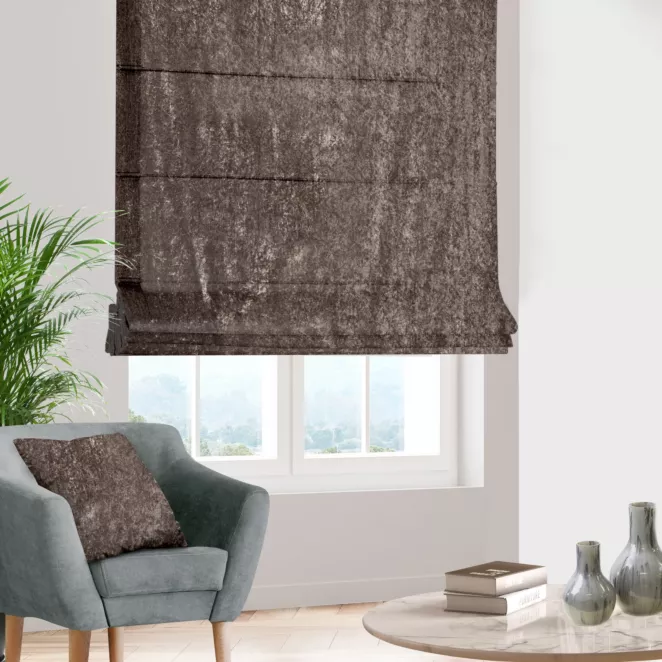 Roleta rzymska jasnobrązowa z miękkiej tkaniny welwetowej z efektem kreszowania