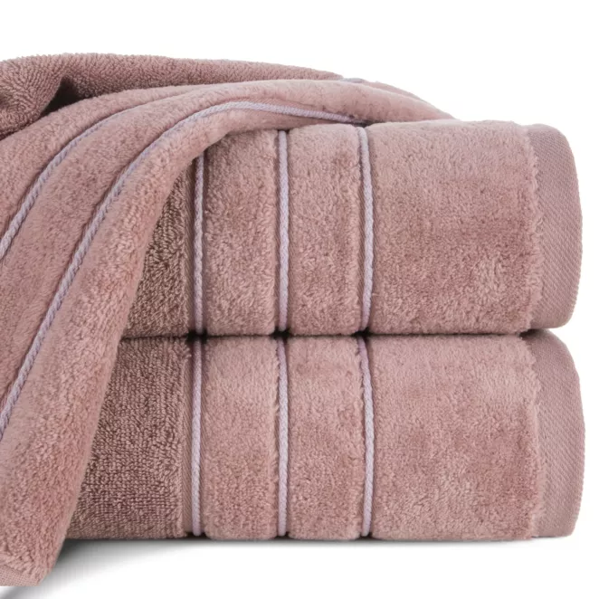 Ręcznik kąpielowy 70x140 cm bawełniany kolor pudrowy z kontrastującymi paseczkami 500 g/m2 SIBEL