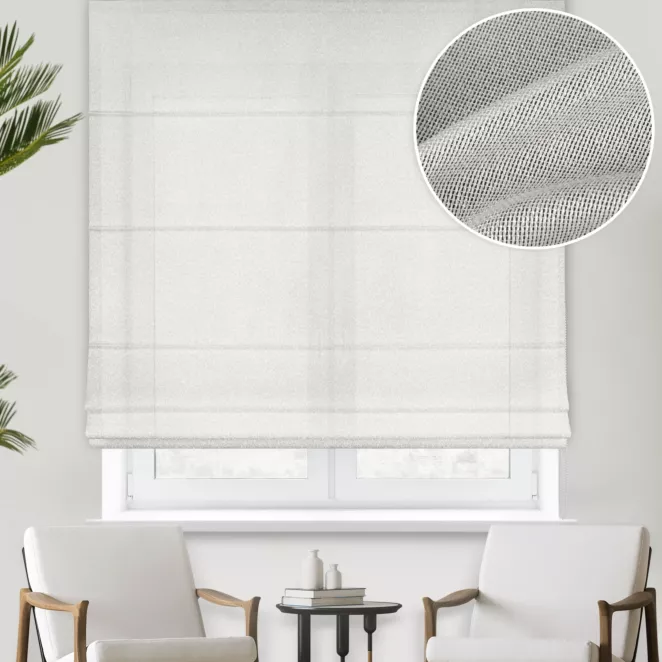 Roleta rzymska biała z drobnej siateczki, wykończona obciążnikiem
