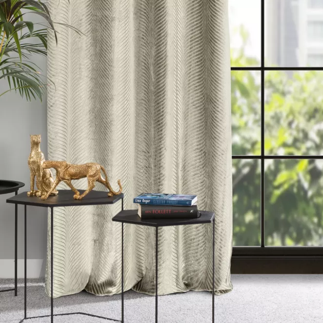 Zasłona ciemnobeżowa z błyszczącego strukturalnego welwetu 140x250 cm przelotka - LUSSI