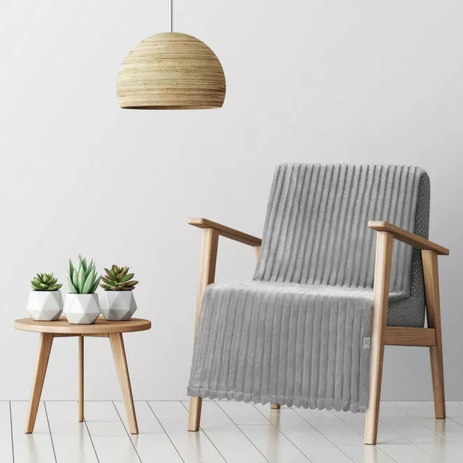 Narzuta na fotel - koc 70x160 cm srebrna z wytłaczanym wzorem i efektem 3D SOFT Design 91