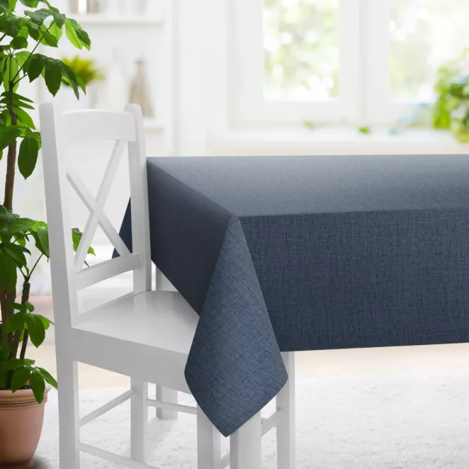 Obrus szyty ciemnoniebieski z tkaniny w stylu eko o naturalnym splocie