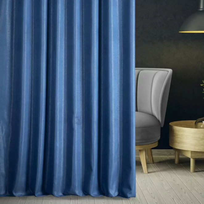 Zasłona szyta na taśmie 5 cm LUXOR ciemnoniebieska z eleganckiej lśniącej tkaniny o drobnym splocie