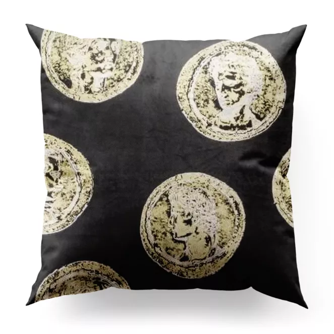 Poszewka szyta LIAM czarno złota z miękkiej welwetowej tkaniny i złotym antycznym motywem