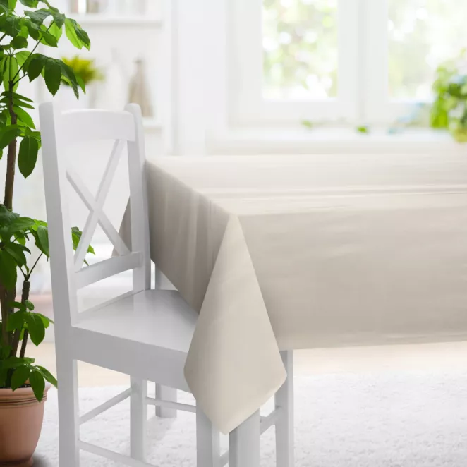 Obrus szyty beżowy z tkaniny o satynowym połysku zaciemniającej w 100%