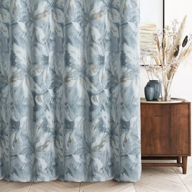 Zasłona szyta na taśmie 5 cm błękitno złota z tkaniny szenilowo-lureksowej ze wzorem kwiatowym