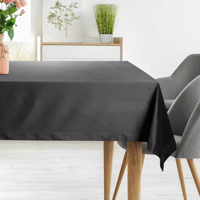 Obrus czarny 140x180 cm welwetowy MELINDA z ozdobną listwą