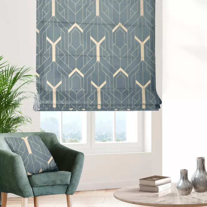 Roleta rzymska szaro złota z tkaniny welwetowej z geometrycznym błyszczącym nadrukiem