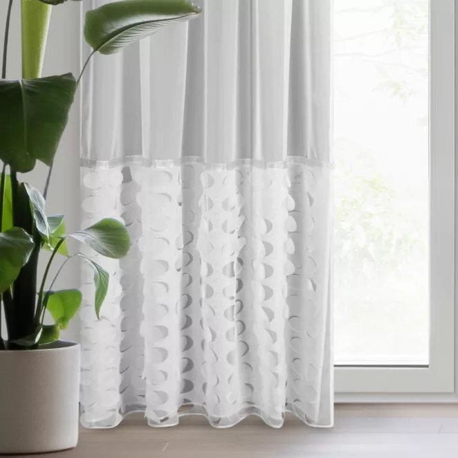 Firana biała z delikatnego woalu zdobiona wycinanym laserowo wzorem 140x270 cm taśma DEBORA