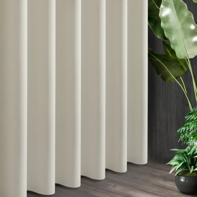 Tkanina zasłonowa zdobiona drobnym strukturalnym wzorem