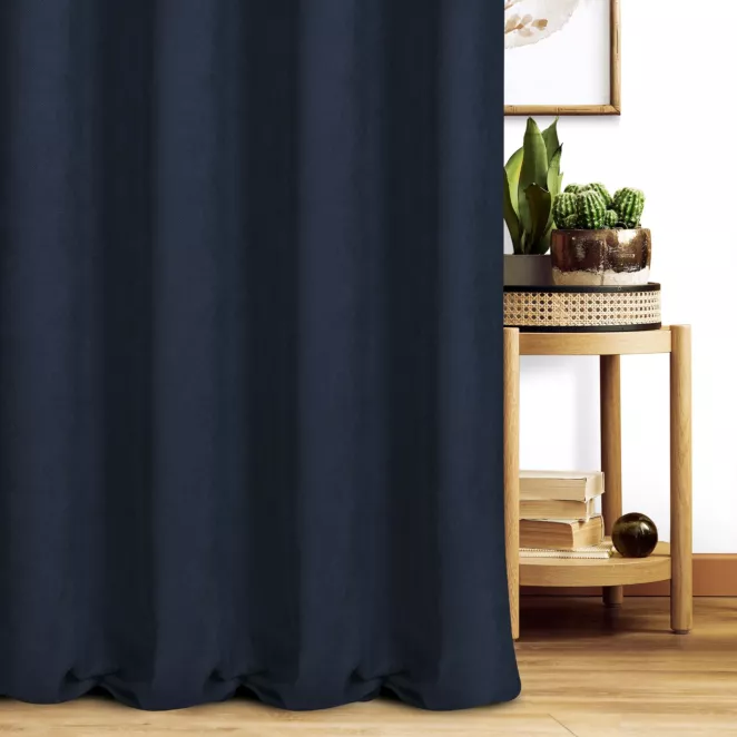 Zasłona szyta na taśmie 5 cm granatowa z miękkiej tkaniny o welurowej strukturze