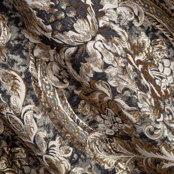 M126/4 Zasłona szyta na taśmie 5 cm ALEPPO czarno złocista elegancka z dużym wzorem roślinno ornamentowym z połyskliwą nicią lureksową i efektem marszczenia