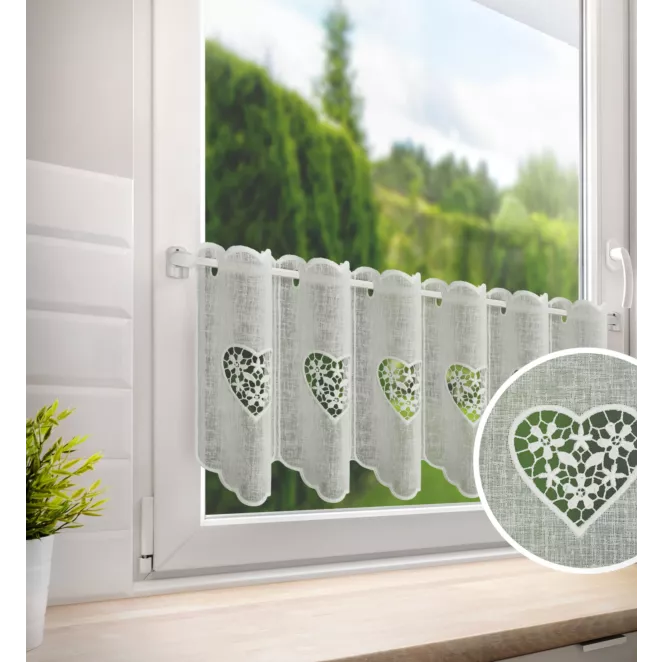 Tkanina firanowa zazdrostka z etaminy zdobiona haftowanymi ażurowymi sercami