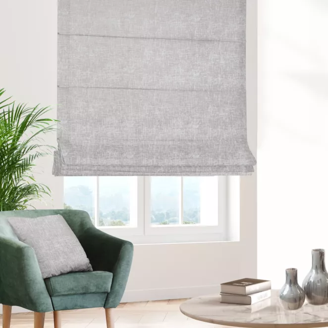 Roleta rzymska beżowo srebrna z miękkiej półmatowej tkaniny welwetowej z metalicznym nadrukiem