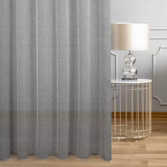 Firana szyta na taśmie 5 cm kremowo srebrna z eleganckiej siatki w stylu glamour z połyskliwą nicią, wykończona obciążnikiem Italissima Eva Minge